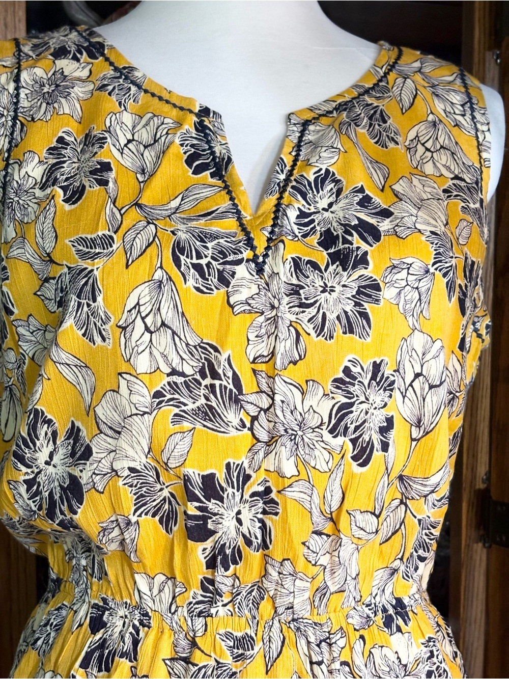 Market & Spruce Auria Embroidered Dress in yellow and navy large - Picture 9 of 13